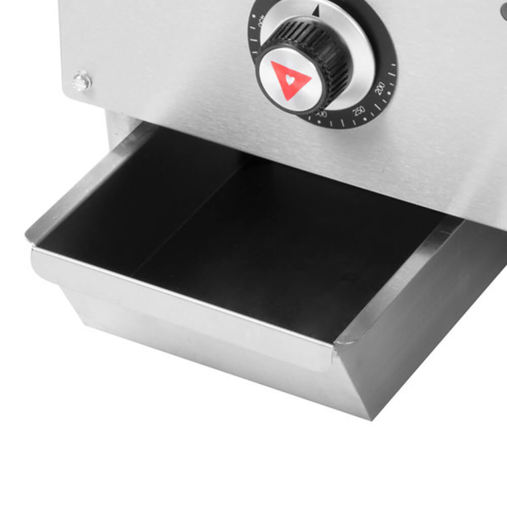 Vulcan VCRG24-T1 Natural Gas 24 Countertop Griddle with Snap-Action Thermostatic Controls - 50 000 BTU